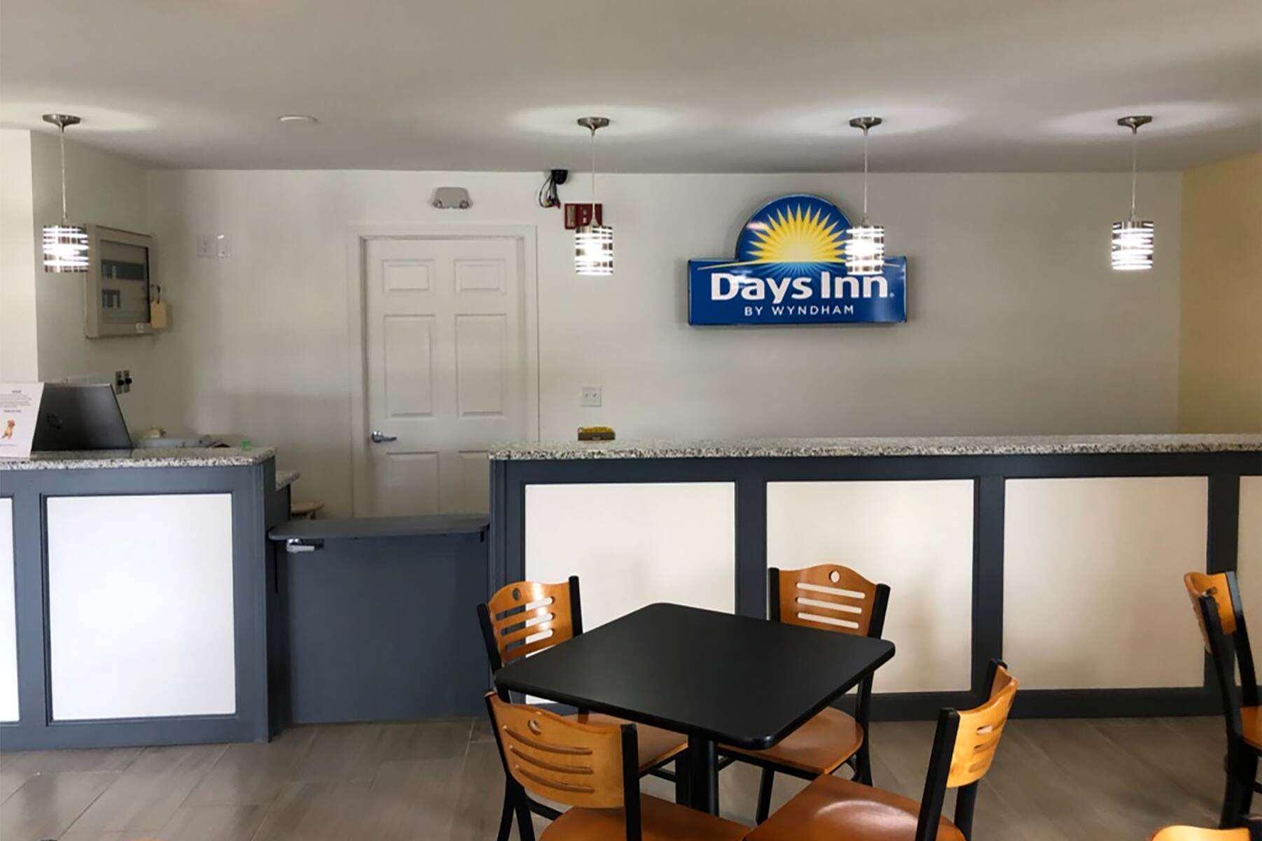 Days Inn By Wyndham Cape Carteret Near Emerald Isle Exterior photo